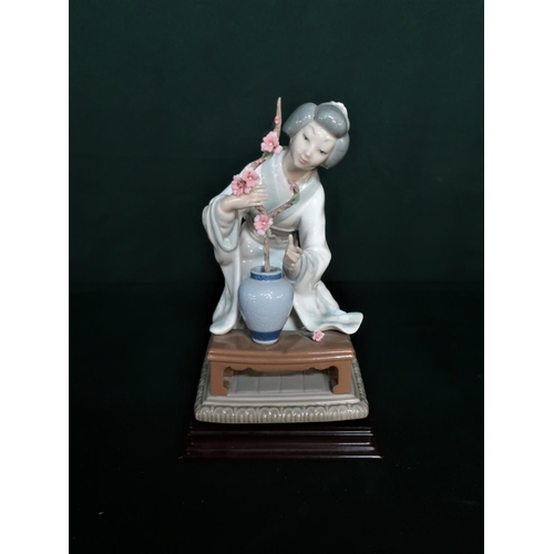 84 - Lladro figurine 4840 Japanese Geisha, including base.