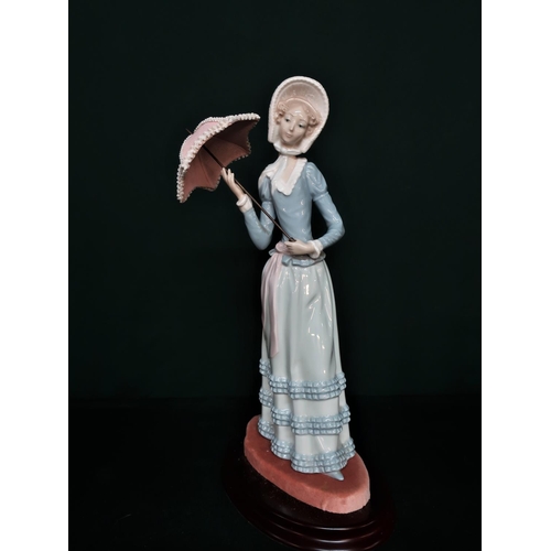 86 - Lladro figurine 4879 “Aranjuez Little Lady”. H31cm, including base.