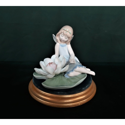 89 - Lladro figurine 6645 “Lily Pad Love” H13cm, including base.