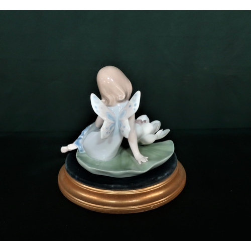 89 - Lladro figurine 6645 “Lily Pad Love” H13cm, including base.