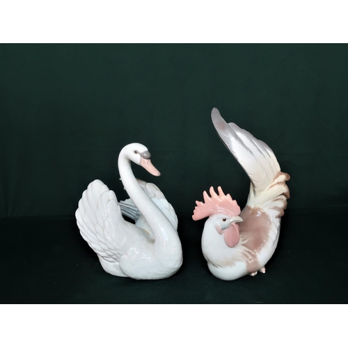 95 - Lladro figurine 5231 “Swan With Wings Spread” and Lladro figurine 4587 “Rooster” H25cm.