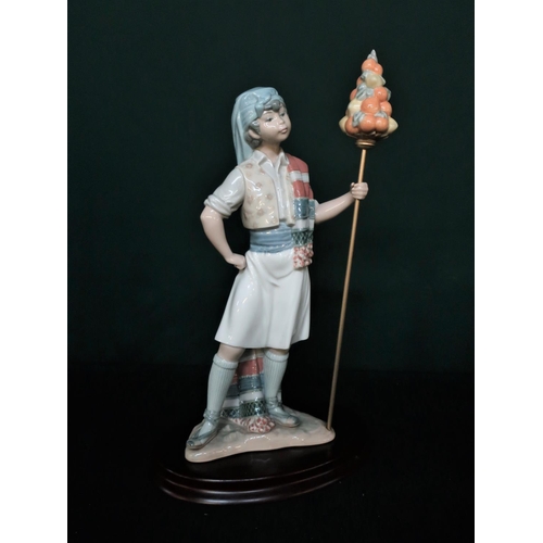 99 - Lladro figurine 1400 “Valencian Boy” H29cm, including base.