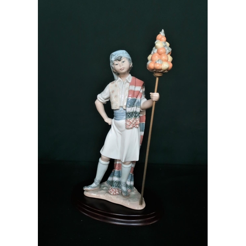 99 - Lladro figurine 1400 “Valencian Boy” H29cm, including base.