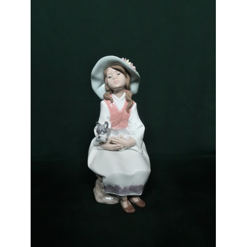 111 - Lladro figurine 6400 “Daydreams” in original, box H23cm.