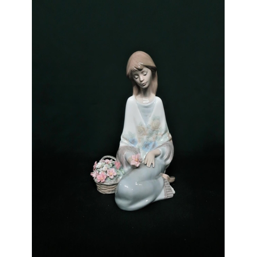 112 - Lladro figurine 7607 “Flower Song” in original box, H19cm.