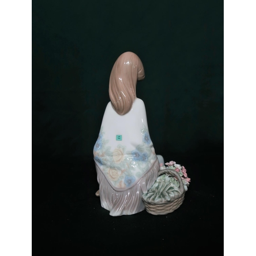 112 - Lladro figurine 7607 “Flower Song” in original box, H19cm.