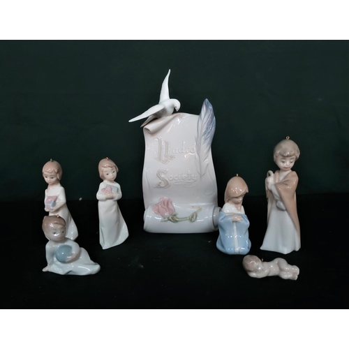 133 - Lladro figurine 7677 “Art Brings Us Together”, in original box and Lladro figurine 5657 “Mini Sagrad... 