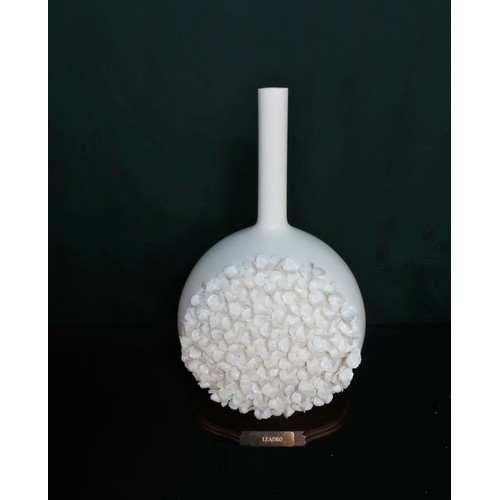 140 - Lladro Canvas Vase Flowers 7077 