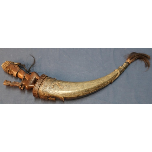 139 - Late 19th C carved Batak Sumatran  tribal horn flask, the horn with engraved detail with carved figu... 