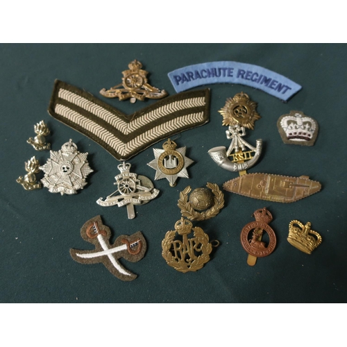 26 - Collection of metal and cloth badges, mainly British, including paratrooper regiment shoulder insign... 