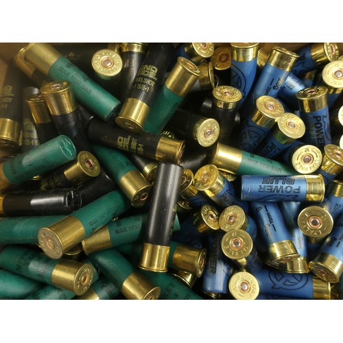 505 - Approximately 185 various assorted 12 bore shotgun cartridges by Hull Express, Remington, Winchester... 