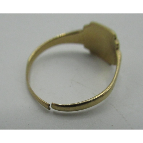 131 - 9ct gold signet ring (cut) and a 9ct gold ring (lacking stone), both stamped 9ct, (2) 3.2g