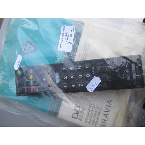 269 - Sony Bravia DL-S40A1TU digital colour TV with remote control and instructions