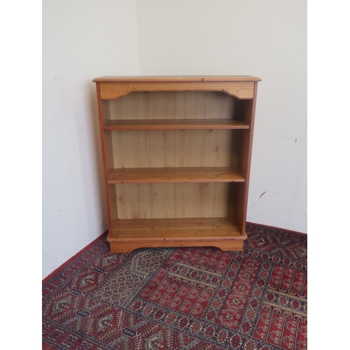 538 - Pine bookcase with two adjustable shelves W84cm D26cm H100cm