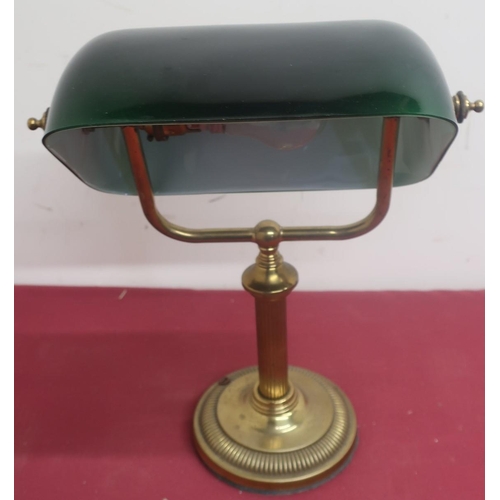 405 - Vintage brass bankers type desk lamp with green shade (AF) on fluted column support and stepped base... 