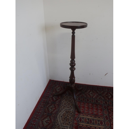 551 - Regency style mahogany style torchere, with circular top on vase turned and fluted legs H100cm