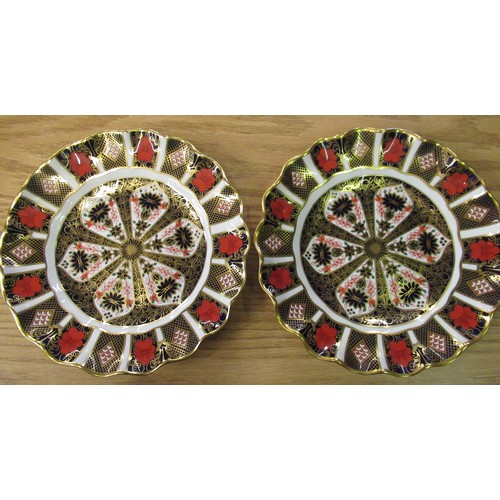 216 - Pair of Royal Crown Derby Imari 1128 pattern circular waved edge plates, date code XLI D21cm (2) & t... 