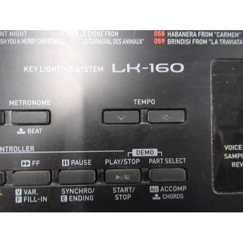 95 - Casio LK-160 electric keyboard with key lighting system