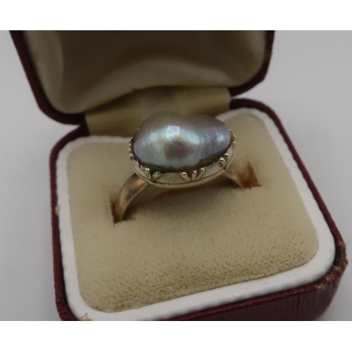 275 - 9ct gold hallmarked ring set with a single natural pearl, size P/Q