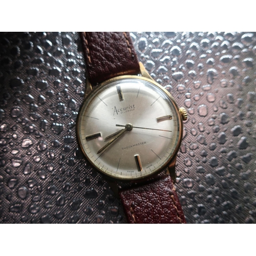 324 - Late 1960's Accurist mechanical wristwatch, 9ct gold case with snap bezel. Case back stamped Accuris... 