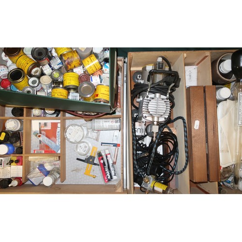 283 - Badger Model 150 airbrush and compressor with accessories and a large selection of Humbrol paints, p... 