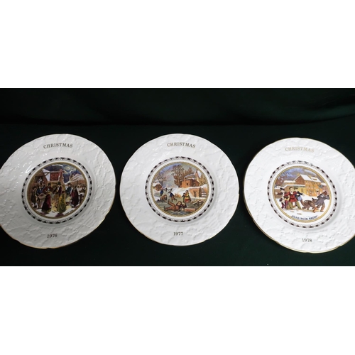 140 - Royal Doultan Valentines decorative plates: 1976- 1980 and Coalport Christmas decorative plates: 197... 