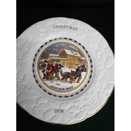 140 - Royal Doultan Valentines decorative plates: 1976- 1980 and Coalport Christmas decorative plates: 197... 