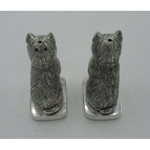 83 - Pair of silver plated novelty cat salt and pepper pots, H.5.5cm