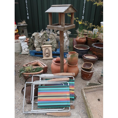 489 - Wooden bird feeder with slate roof and two folding garden chairs