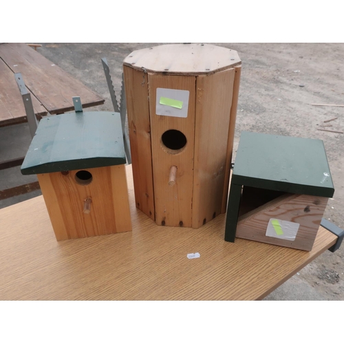 509 - Set of nesting boxes including swallows, tit box and a larger nest box