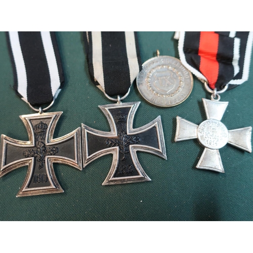 138 - Group of German WWI medals including Hamburg, Hanseatic Cross (damage to the enamel), German WWI Bav... 