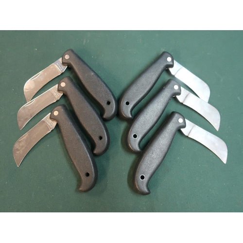 177 - Collection of 6 folding pruning knives with stainless steel blade and plastic handles (6)