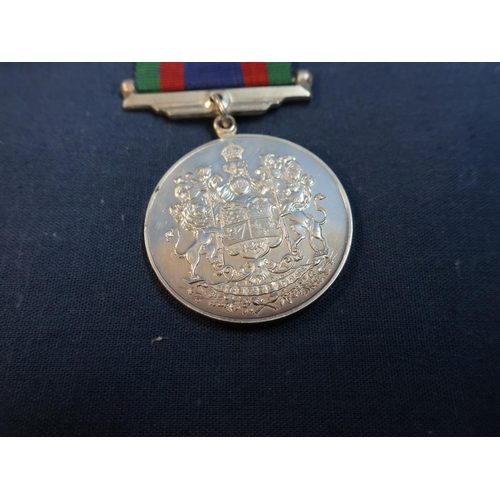 228 - Canadian voluntary service medal 1939-1945 with maple bar