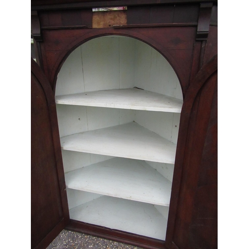 417 - Geo.III crossbanded oak corner cupboard with a pair of arched moulded panelled doors enclosing three... 