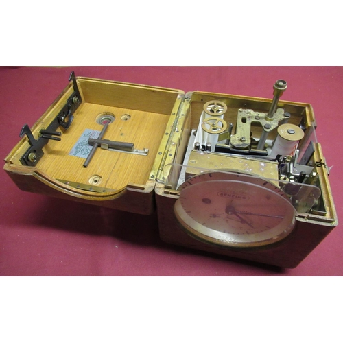 98 - 1940s Benzing pigeon racing clock in oak case, W22cm D20cm H20cm