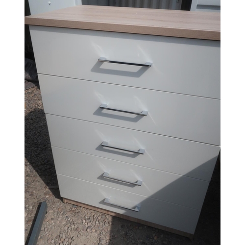 506 - Set of three limed oak finish and white three drawer bedside chests, W40cm D45cm H68cm, and a simila... 