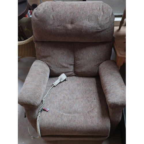 475 - Pride Mobility Products electric riser arm chair