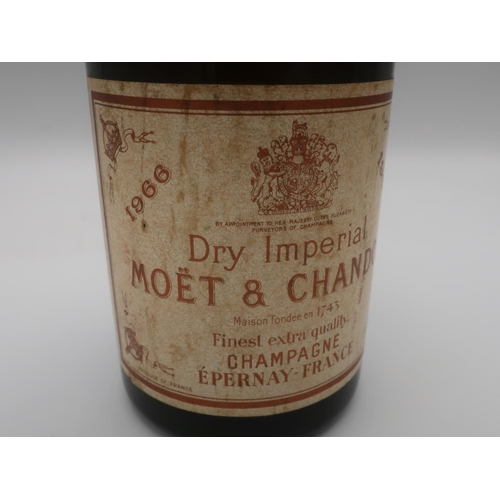 1171 - Moet & Chandon Dry Imperial Finest Quality Champagne 1966, half bottle, no proof or contents noted, ... 