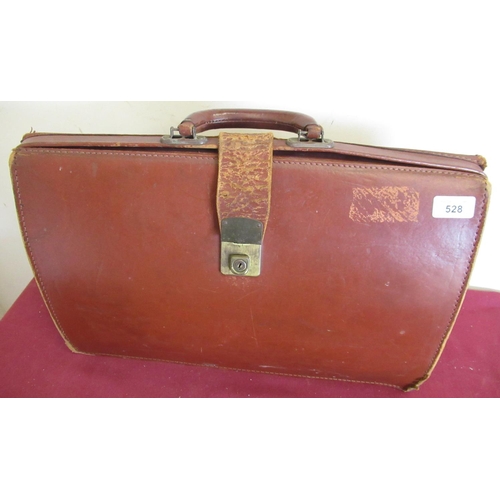 524 - Pendragon leather brief case with brass lock and fitments