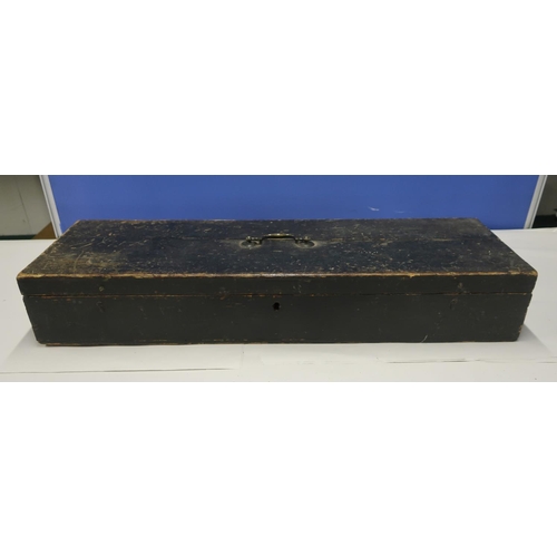 53 - 19th C wooden gun box with top carry handle (77.5cm x 24cm x 13.5cm) (top split)