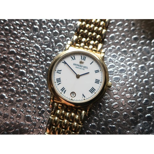 1126 - Raymond Weil quartz wristwatch with date. 18k gold plated case on matching rice grain bracelet, case... 