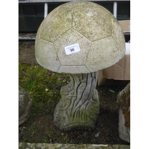 96 - Composite garden ornament in the shape of a mushroom, 21cm