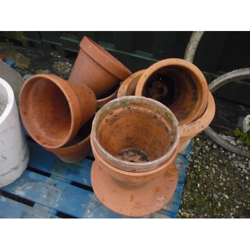 112 - Eight terracotta pots of various styles and sizes, and a terracotta chimney top