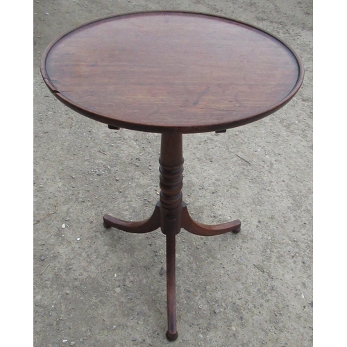 311 - Early 19th C mahogany tripod table, circular snap top on turned supports with ball feet D52cm H73cm ... 