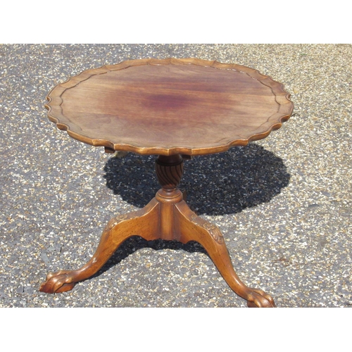 170 - Good quality Chippendale style circular tilt pie crust top occasional table on vase tuned column and... 