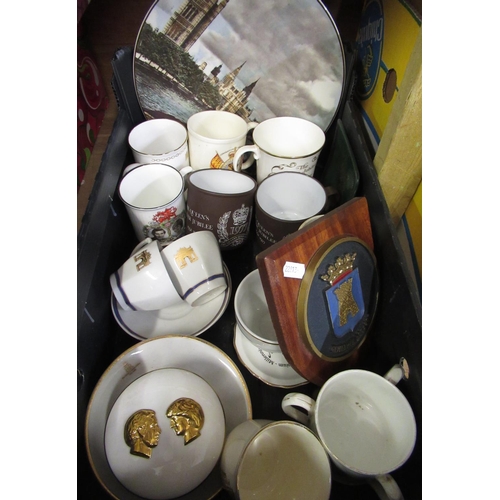 323 - Collection of commemorative mugs and plates including Royal Doulton, Houses of parliament, House of ... 