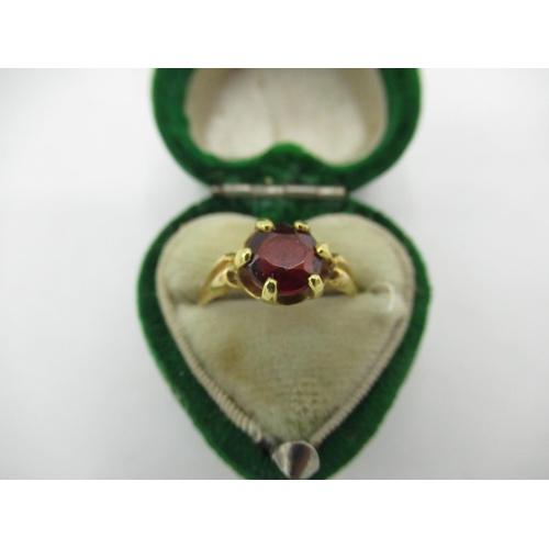 18 - Victorian 15ct gold hallmarked, single stone garnet ring