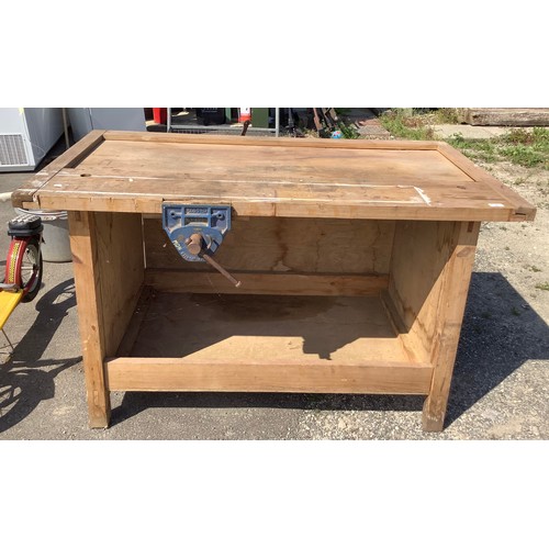 81 - Wooden work bench with record bench vice
