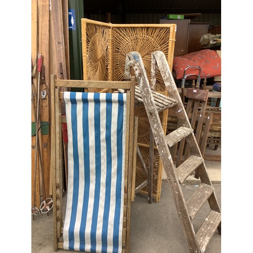 49 - Wicker screen, wooden step ladder and blue and white deck chair