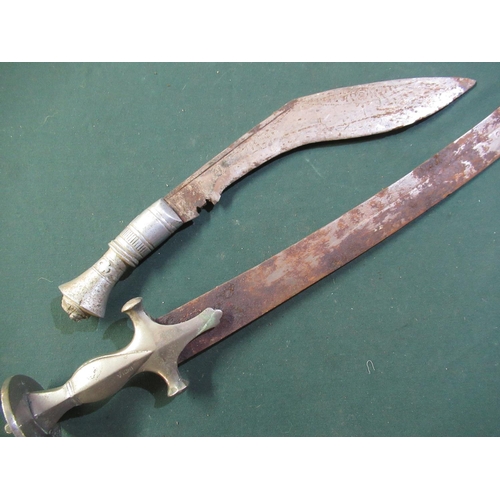 124 - Decorative Kurki style knife and an Indian decorative tulwar (2)